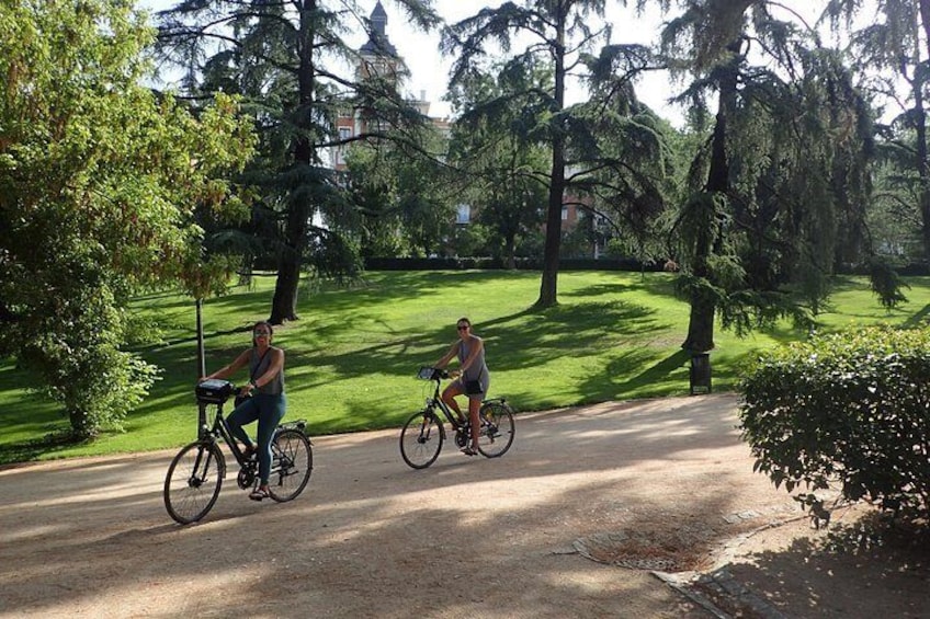 Parks and River Bike Tour of Madrid