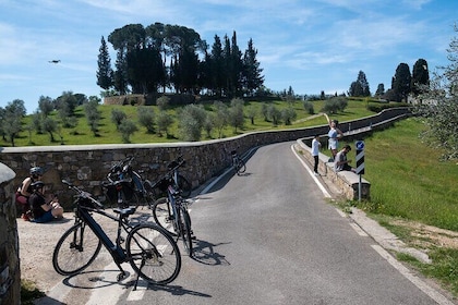 Tour en bicicleta de día completo por las colinas de la Toscana con almuerz...