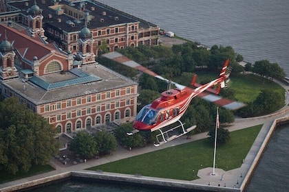 Helikopterrundflug durch New York City mit Blick auf die Freiheitsstatue