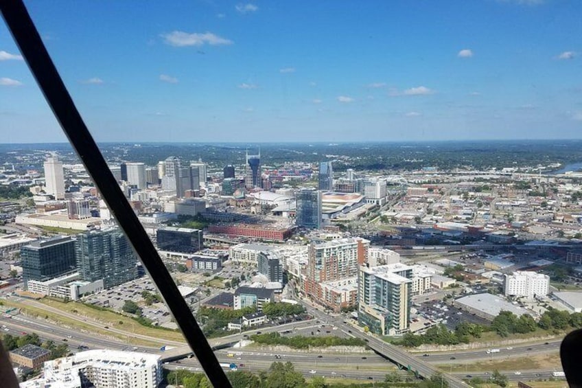 Helicopter Tour of Downtown Nashville (15-Minutes)