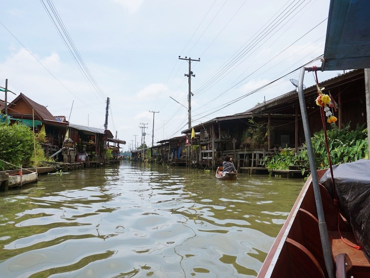 Private Guided Tour to Train Market and Floating market