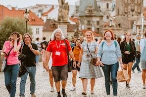 Prague: Small Group Old Town Food Tasting Tour with a Local