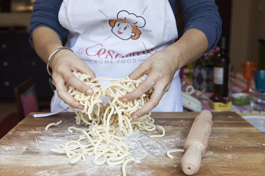 Private pasta-making class at a Cesarina's home in Perugia