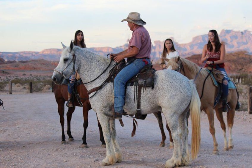 Horseback Riding Tour with BBQ Lunch in Vegas