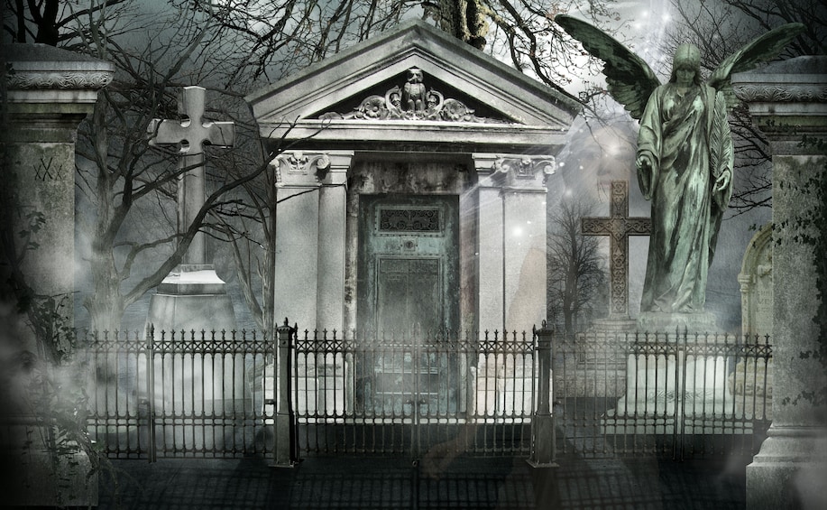 Haunted Cemetery Bus Tour of New Orleans