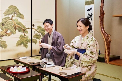 Japanese sweets making and Kimono Tea Ceremony in Tokyo Maikoya