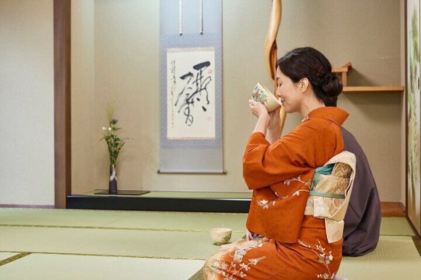 Japanese sweets making and Kimono Tea Ceremony in Tokyo Maikoya