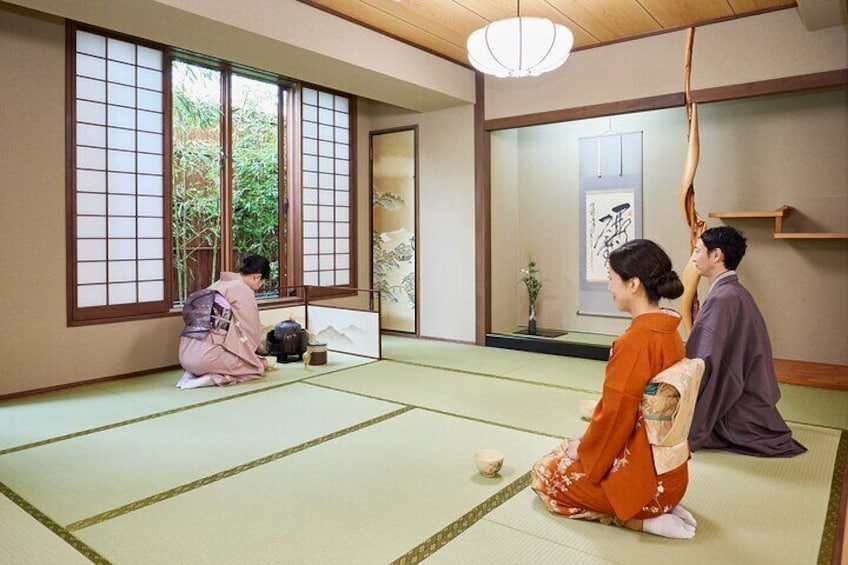 Japanese sweets making and Kimono Tea Ceremony in Tokyo Maikoya