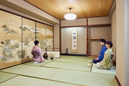 Cerimonia del tè in kimono a Tokyo Maikoya