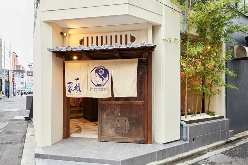 Tea Ceremony and Kimono Experience Tokyo Maikoya