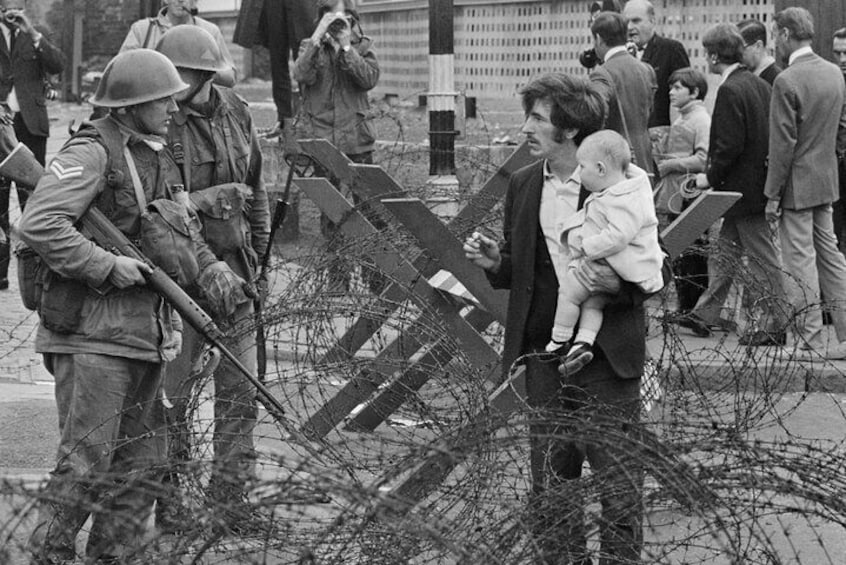 Educational Belfast political history tour for large groups 