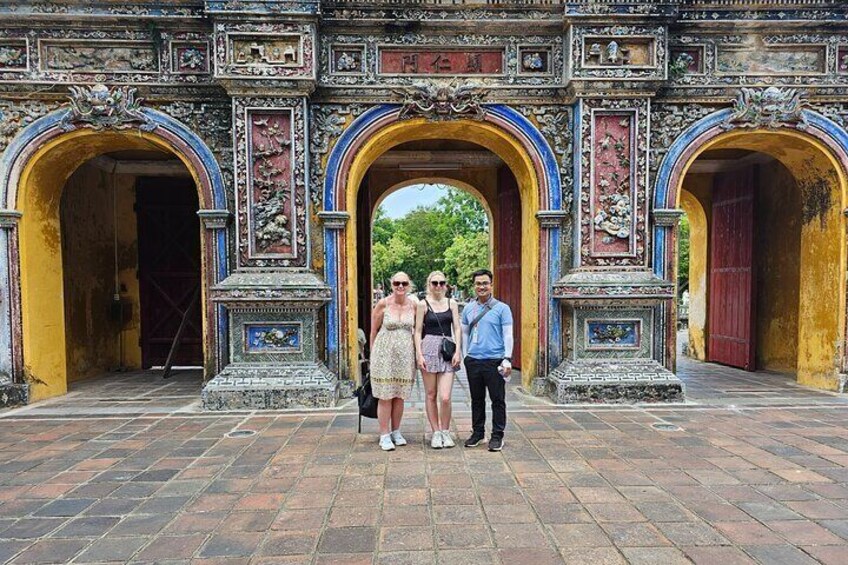 2,5 hours walking tour inside Hue Imperial city