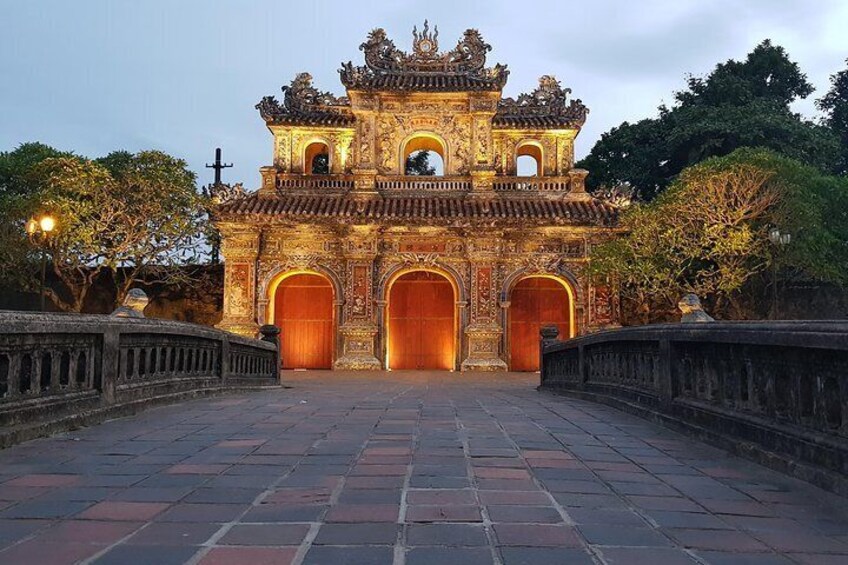 Hien Nhon Gate photo