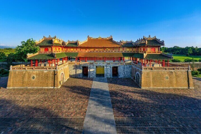 The main gate Ngo Mon