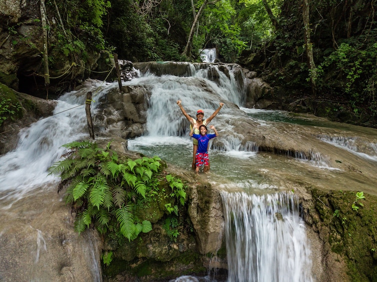 Emerald Falls Canadian Tour & Nature Experience