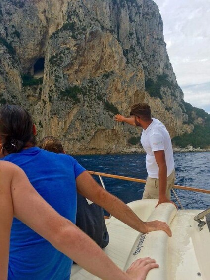 Tour Around the Island of Capri