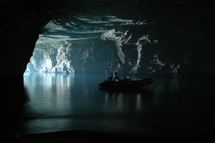 James Bond Island & Sea Cave Kanoottikierros Phuketista käsin