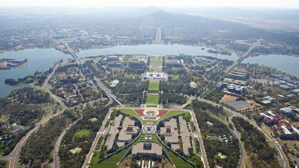 Canberra Day Tour From Sydney with Guide & Private Transfer