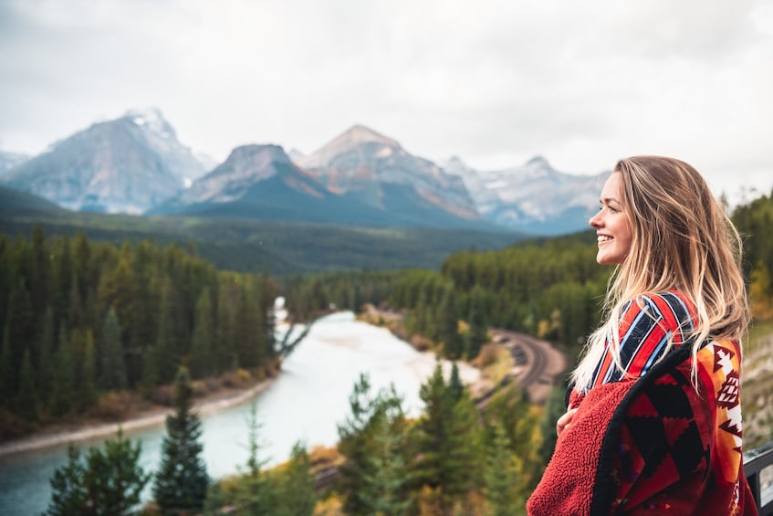 Discover Lake Louise (Fall Sightseeing)