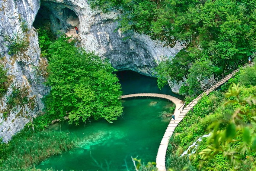 Plitvice Lakes Tour from Split with entrance to the park