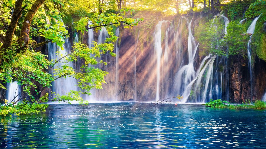 Plitvice Lakes Tour from Split with entrance to the park