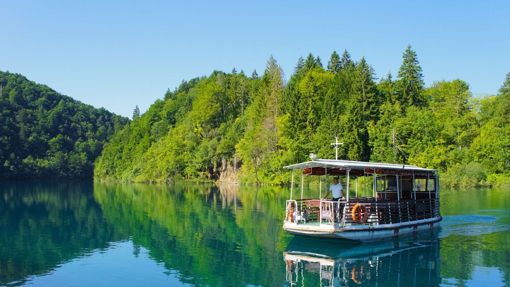 Split-Zagreb Small Group transfer with entrance to Plitvice