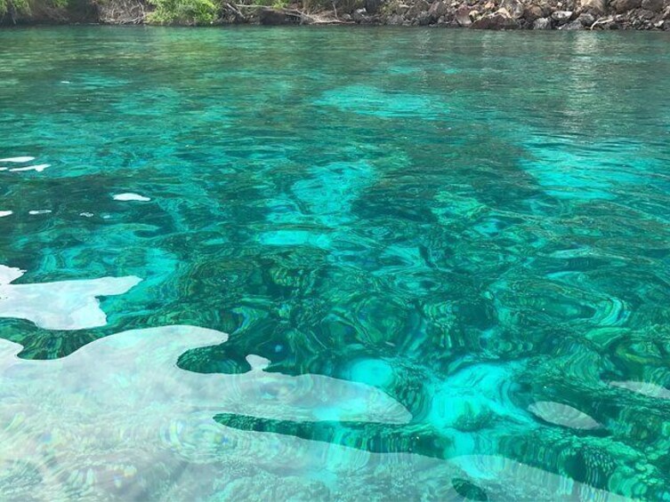 Crystal clear waters in Kealakekua Bay