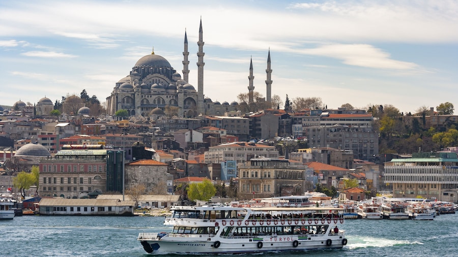 Asian Meets the European Side of Istanbul & Bosphorus Cruise