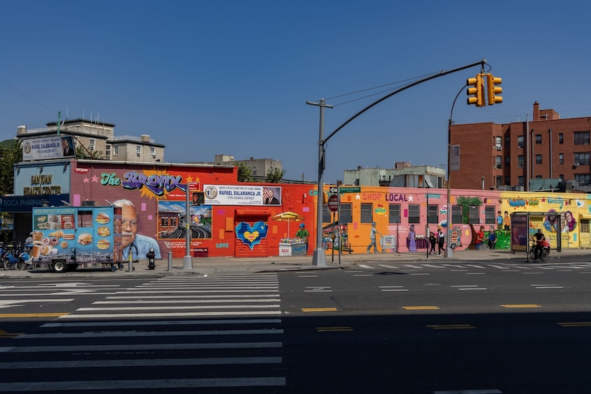 Manhattan, Queens, Bronx & Brooklyn- City of Contrasts