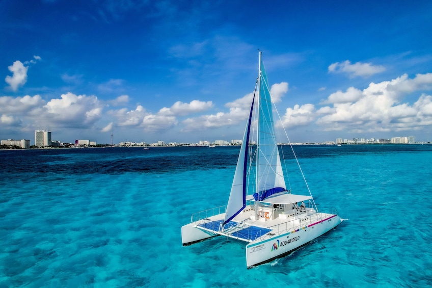 Isla Mujeres catamaran tour with open bar & snorkel