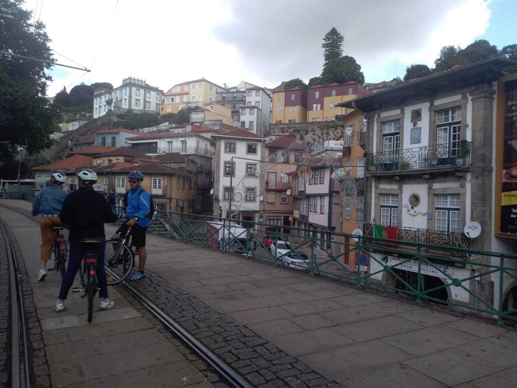Porto: 3-Hour Highlights Tour by E-Bike with a local Guide