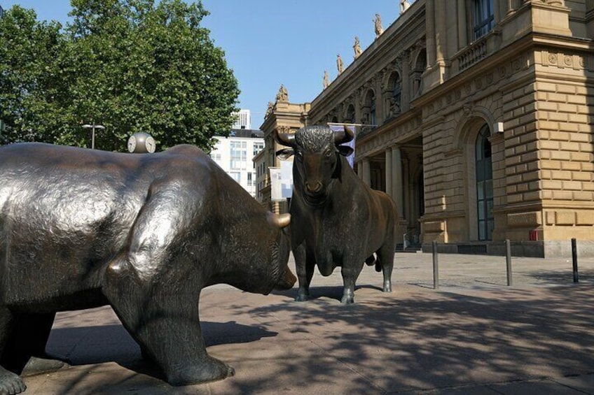 Bulle und Bär vor der Frankfurter Börse ©#visitfrankfurt, Holger Ullmann