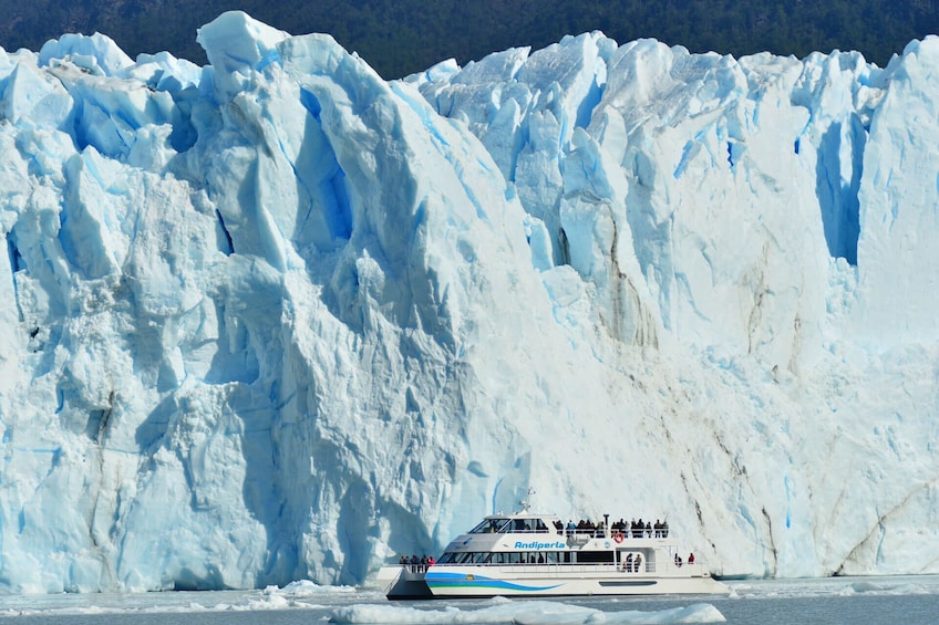 Perito Moreno Glacier Day Trip & Boat Ride from El Calafate