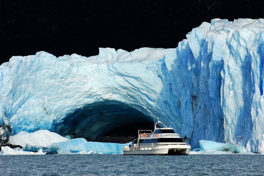 Perito Moreno Glacier Day Trip & Boat Ride from El Calafate