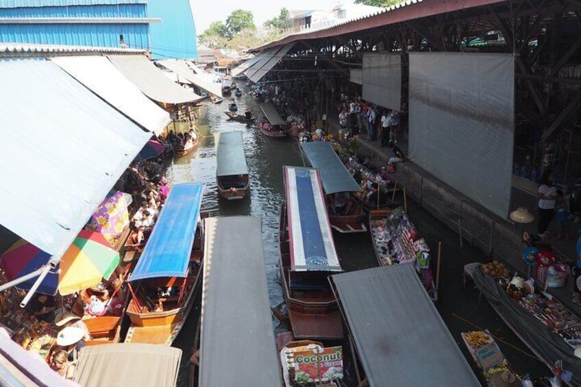 Private Tour : Damnoen Saduak Floating Market, Train Market ,Temple in a Tree!