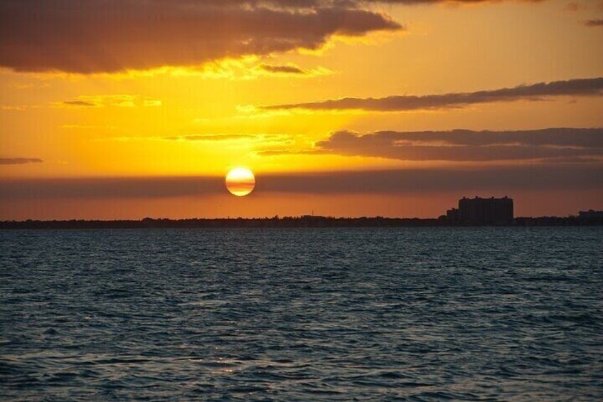 Sunset Biscayne Bay Champagne Cruise and skyline boat tour in 