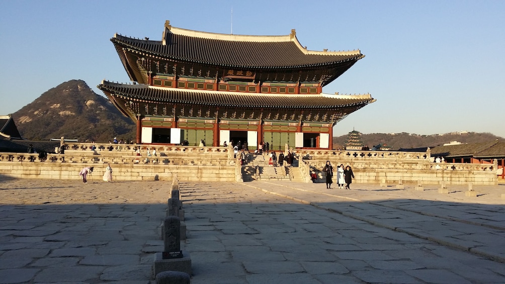 Full Day-Essential Seoul & Gourmet Tour(Lunch and Dinner)