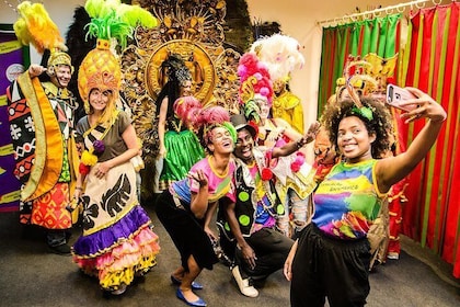 Experiencia Carnaval: Tour tras bambalinas en Samba City con cóctel