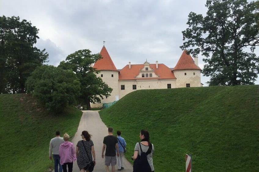 Tour from Riga - Vilnius via Bauska, Rundale, The Hill of Crosses