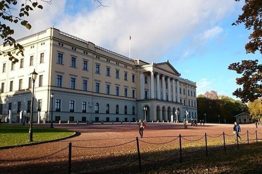 The Royal Palace in Oslo (photo: Lars Engerengen)