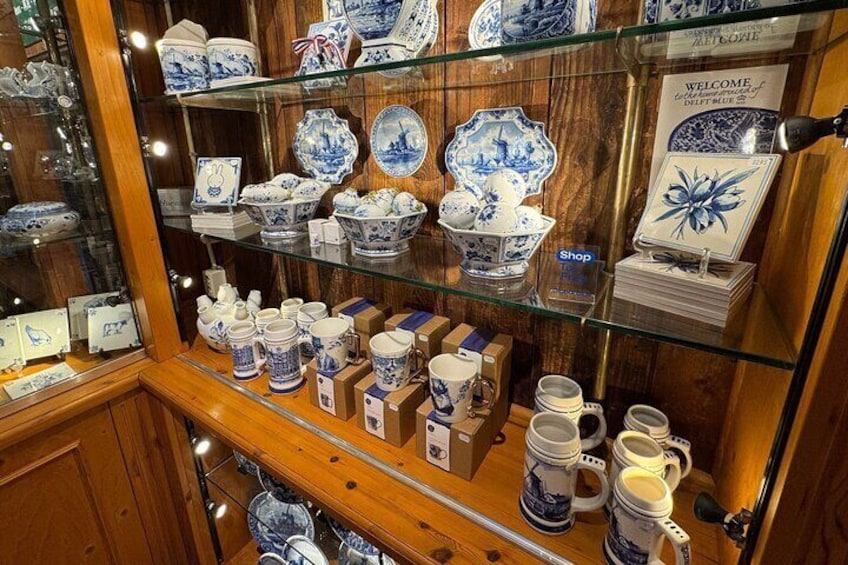 Visit the Delft Blue pottery collection and find the perfect Dutch keepsake!