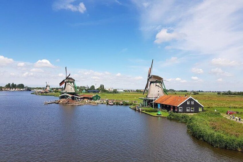 Windmills on the shores of the river Zaan.