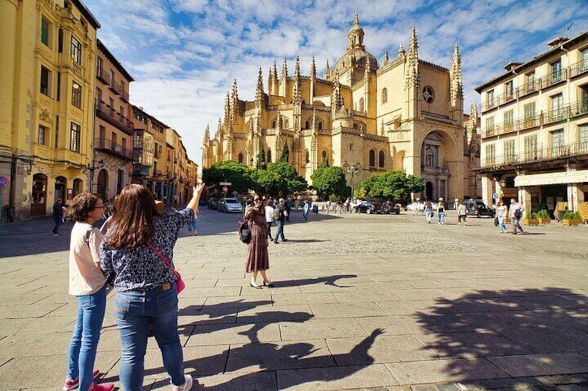 Segovia and Avila Guided Day Tour From Madrid including visit to the Alcazar