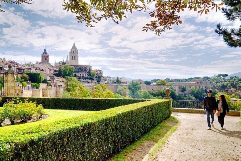 Segovia and Avila Guided Day Tour From Madrid including visit to the Alcazar