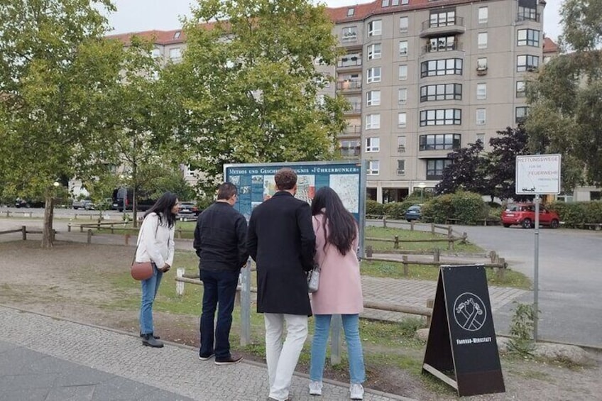 Berlin guided individual private Walking Tour "Führerbunker"