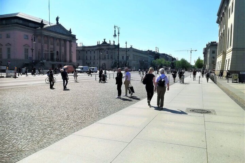 Berlin guided Walking Tour Unter den Linden