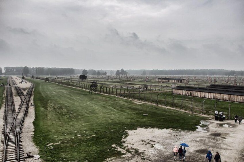 Krakow to Auschwitz Birkenau Guided Tour with Transfer and Ticket