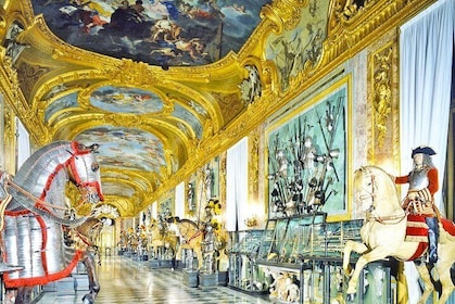 Tour con ingresso saltafila al Palazzo Reale di Torino con cappella della S...
