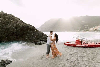 Private Holiday Photography Session with Local Photographer in Cinque Terre