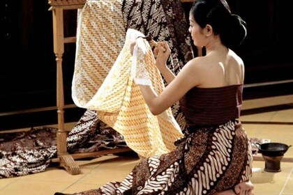 Private Tour Introduction to Batik Heritage Class with Lunch & Insurance
